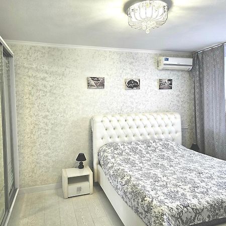 Black And White Apartment Chisinau Exterior photo